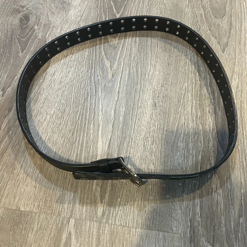 Black belt with two prong closure size medium